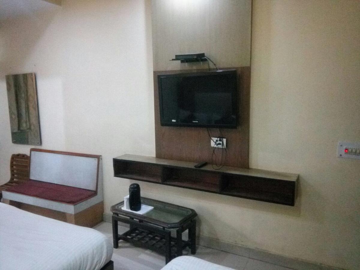 Hotel Dwarkadhish Intercontinental Nuova Delhi Esterno foto